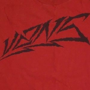 👕EUC👕 - Tshirt 
( bundle any 5 shirts for $40)